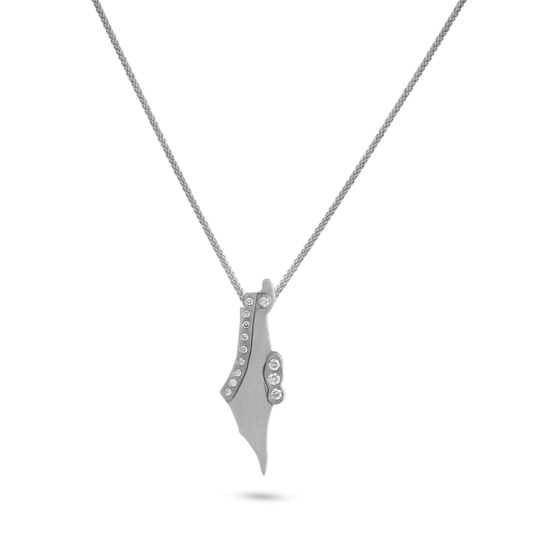 Silver pendant necklace