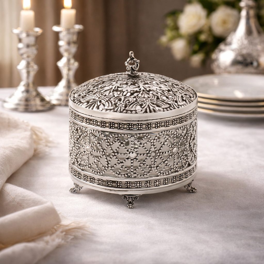 Refined Honey Dish for Holiday Serving