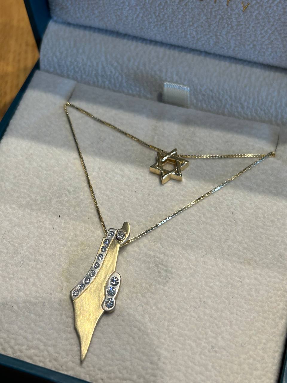 Gold star pendant necklace.